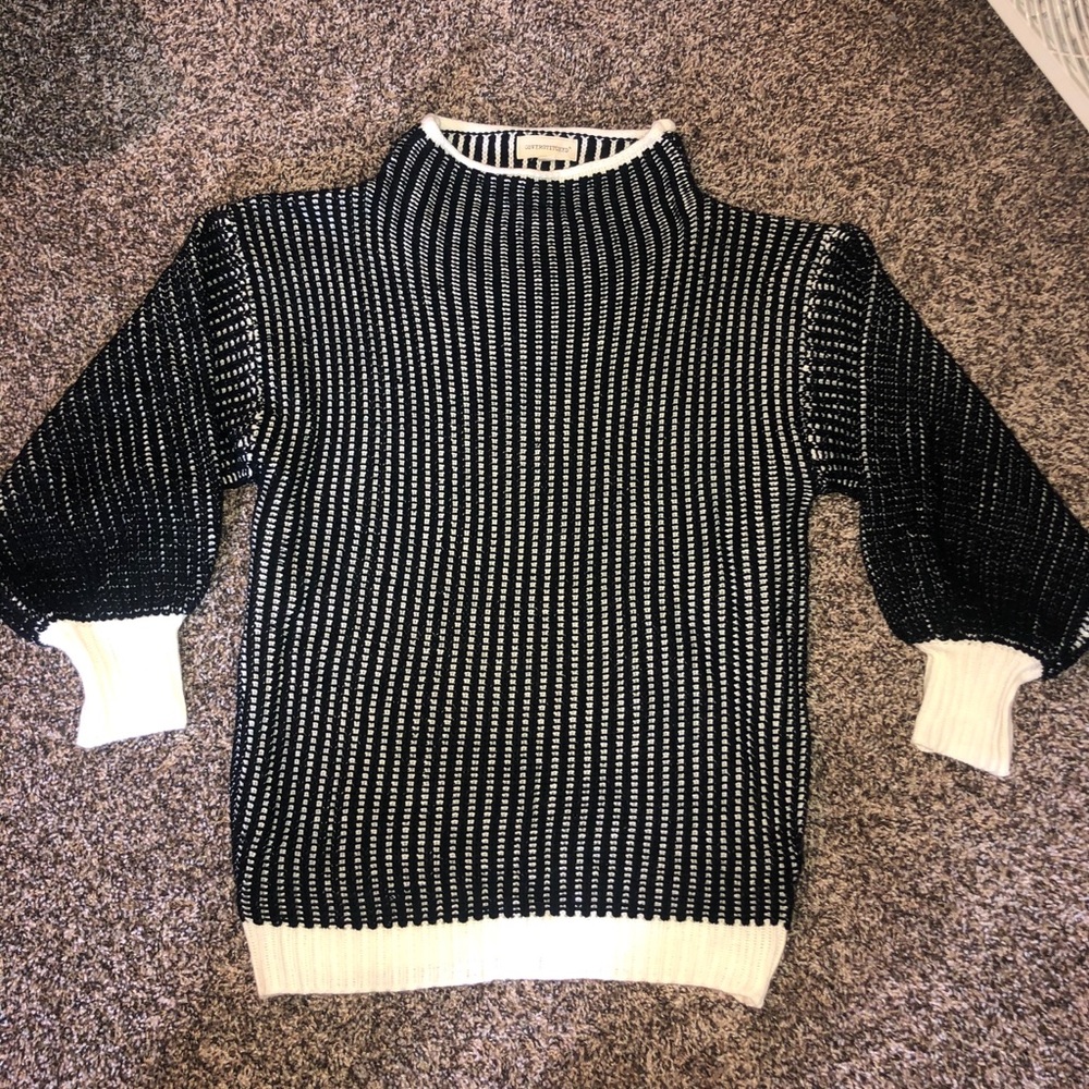 Forever 21 black&cream sweater